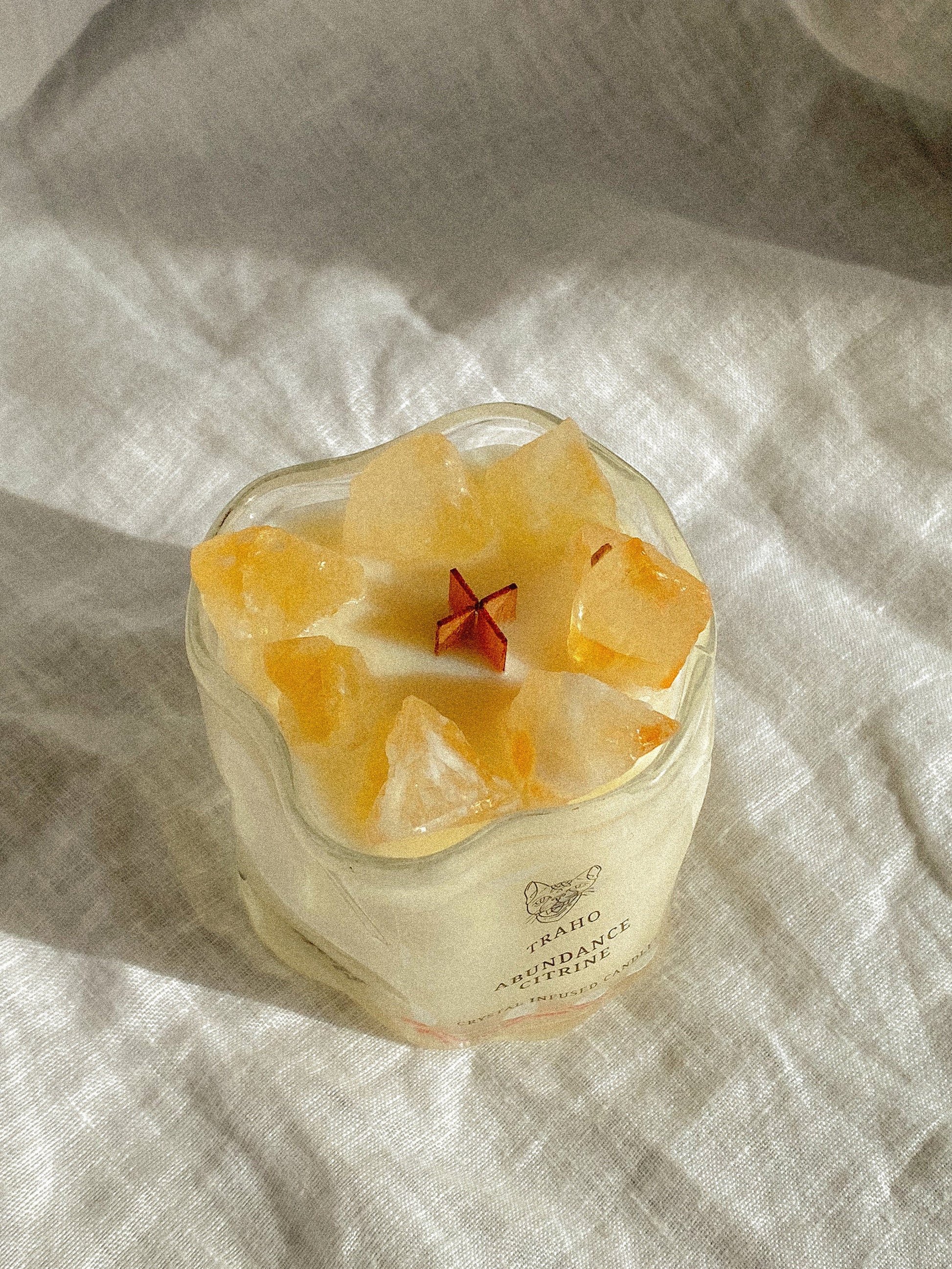 Traho Abundance Citrine Crystal Infused Soy Wax Natural 7 OZ Handmade Ritual CANDLE With Wooden Wick & Glitters, Natural Aromatherapy Candle